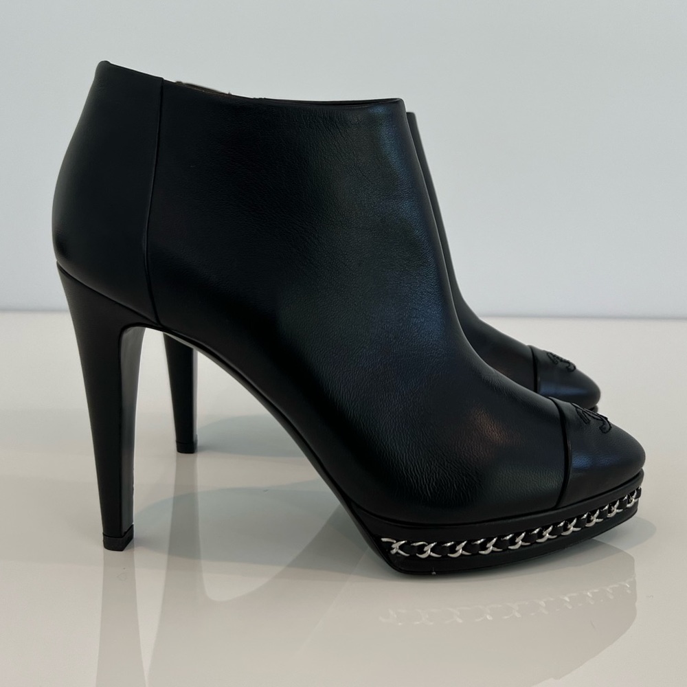 CHANEL BLACK LEATHER PLATFORM SILVER HARDWARE BOOTS SIZE IT 38.5 / US 8.5